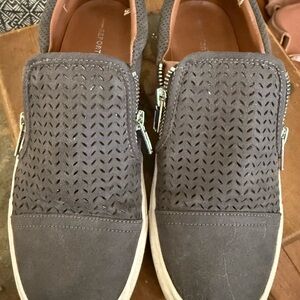 Report Gray Casual Flats with Textured Design